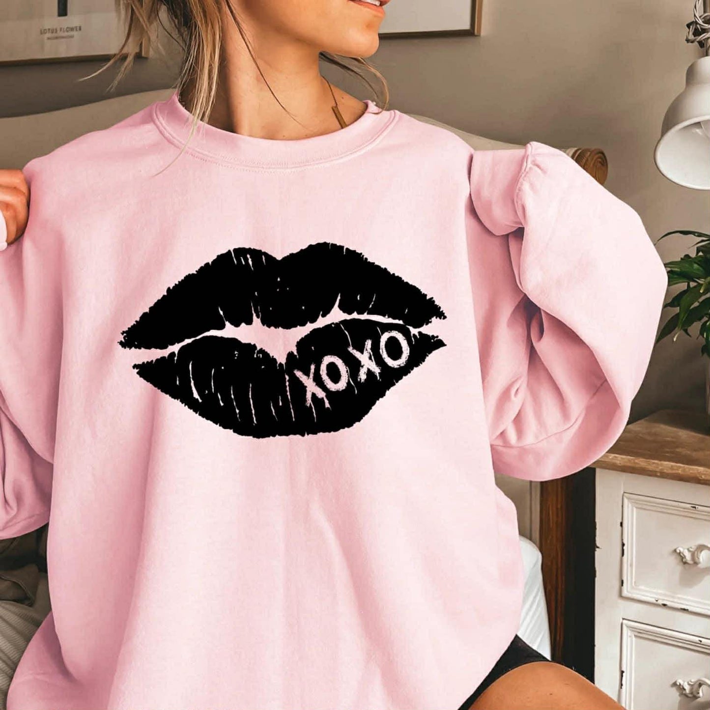 Black XOXO Lips